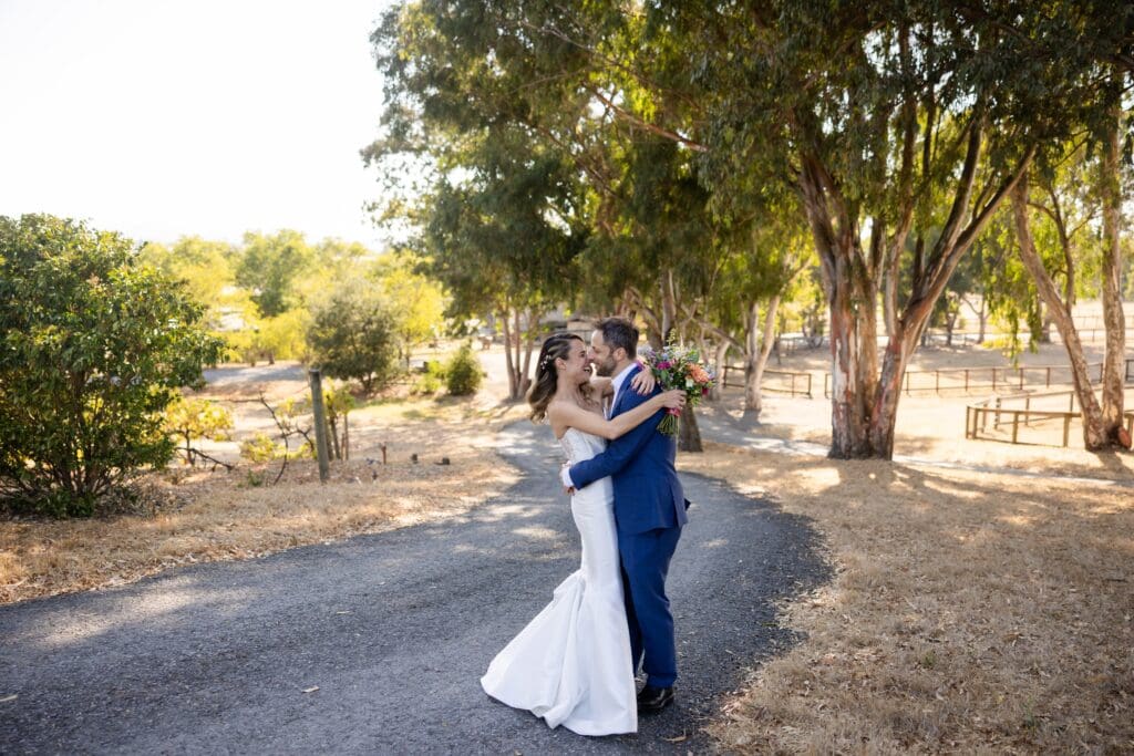 Flying Cloud Farm couple kissing in Petaluma CA