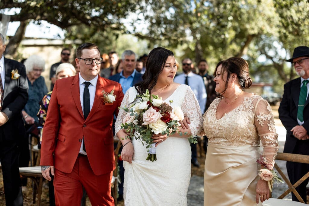 Bride walks down the aisle at SOnoma COUnty backyard wedding.
